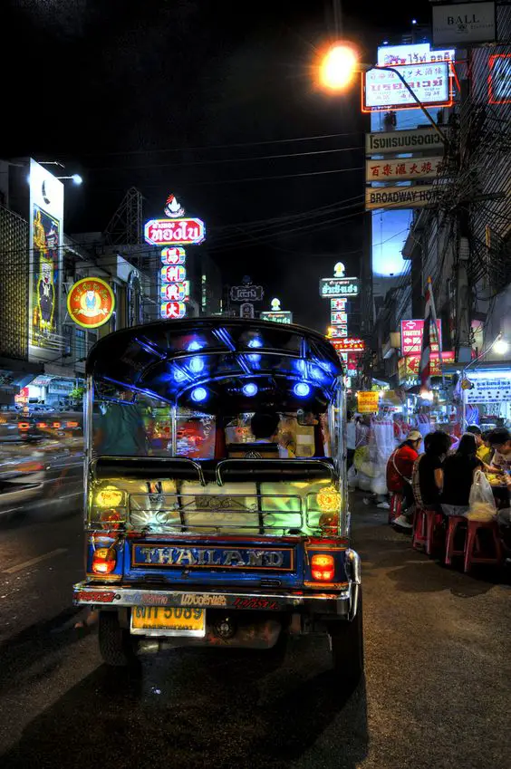 This image has an empty alt attribute; its file name is Bangkok-Chinatown.jpg